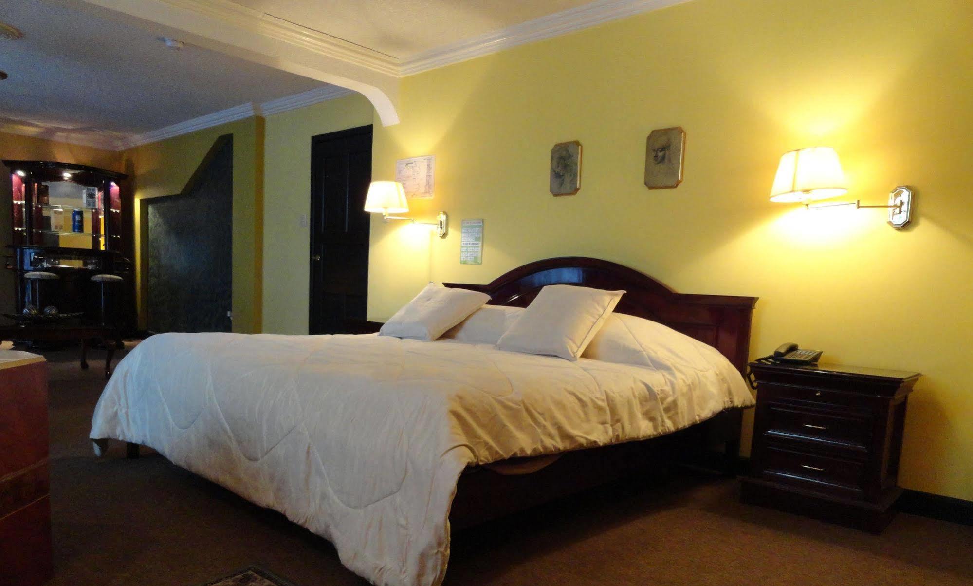 Hotel Suites Gonzalez Suarez Кито Экстерьер фото