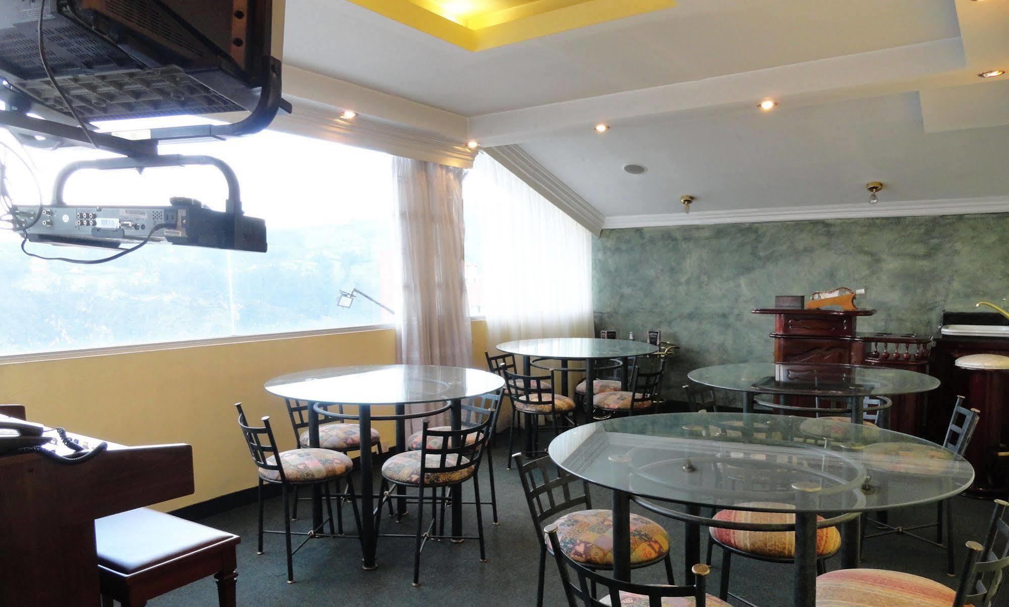 Hotel Suites Gonzalez Suarez Кито Экстерьер фото