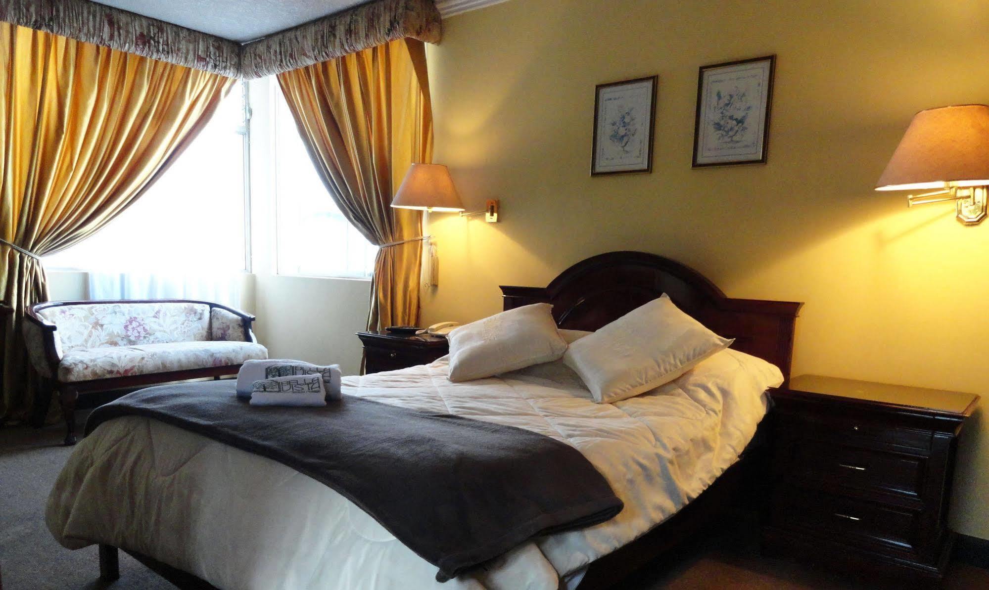 Hotel Suites Gonzalez Suarez Кито Экстерьер фото
